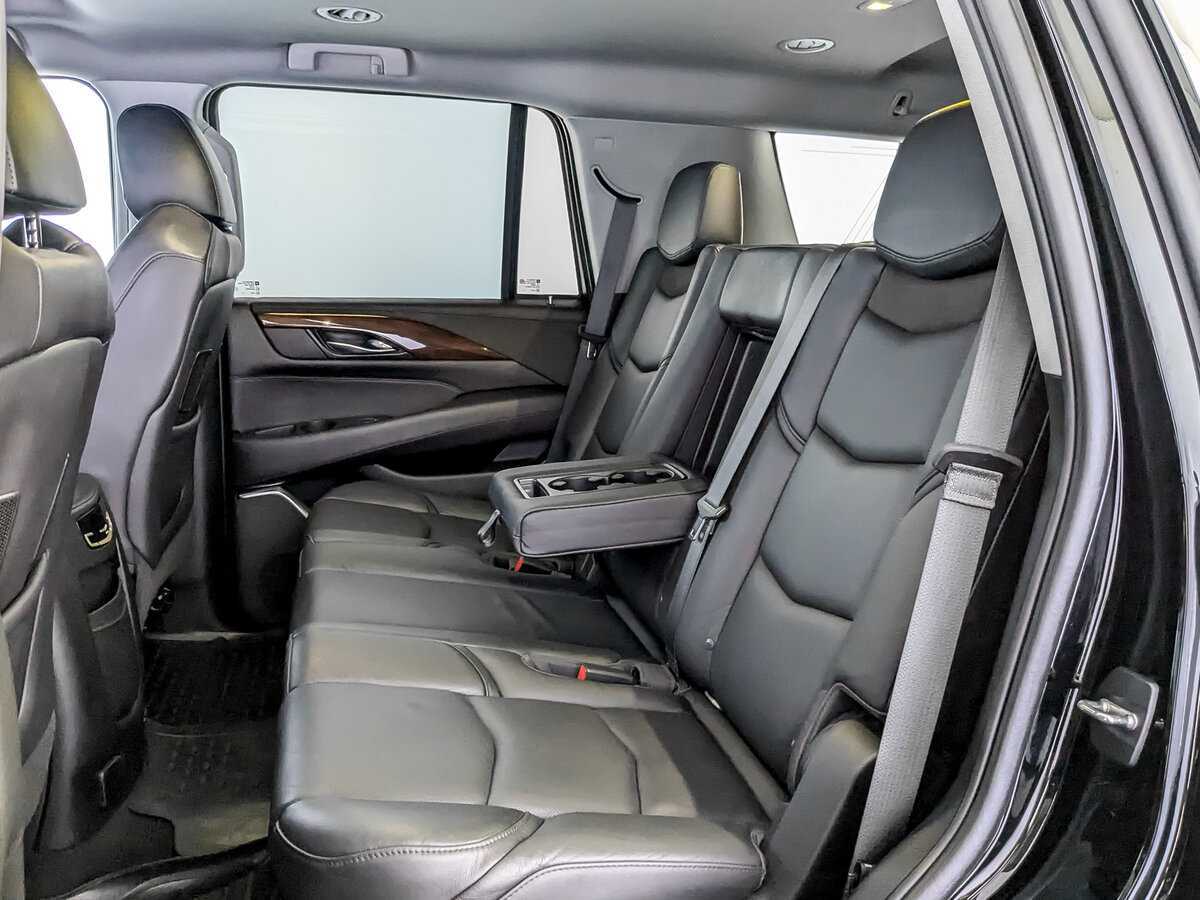 Cadillac Escalade с пробегом — 2018 год. Фото: #9