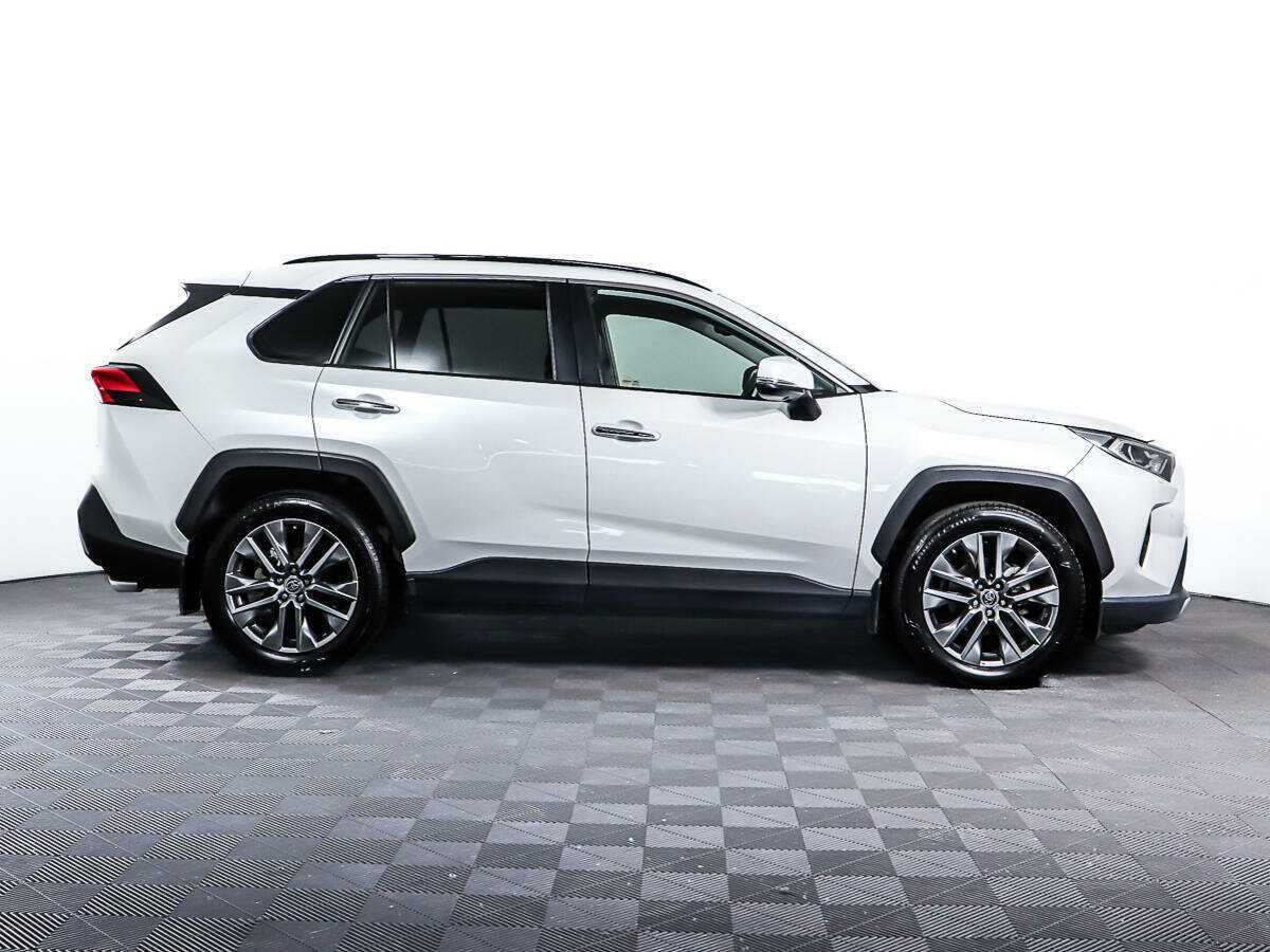 Toyota RAV4 с пробегом — 2021 год. Фото: #3