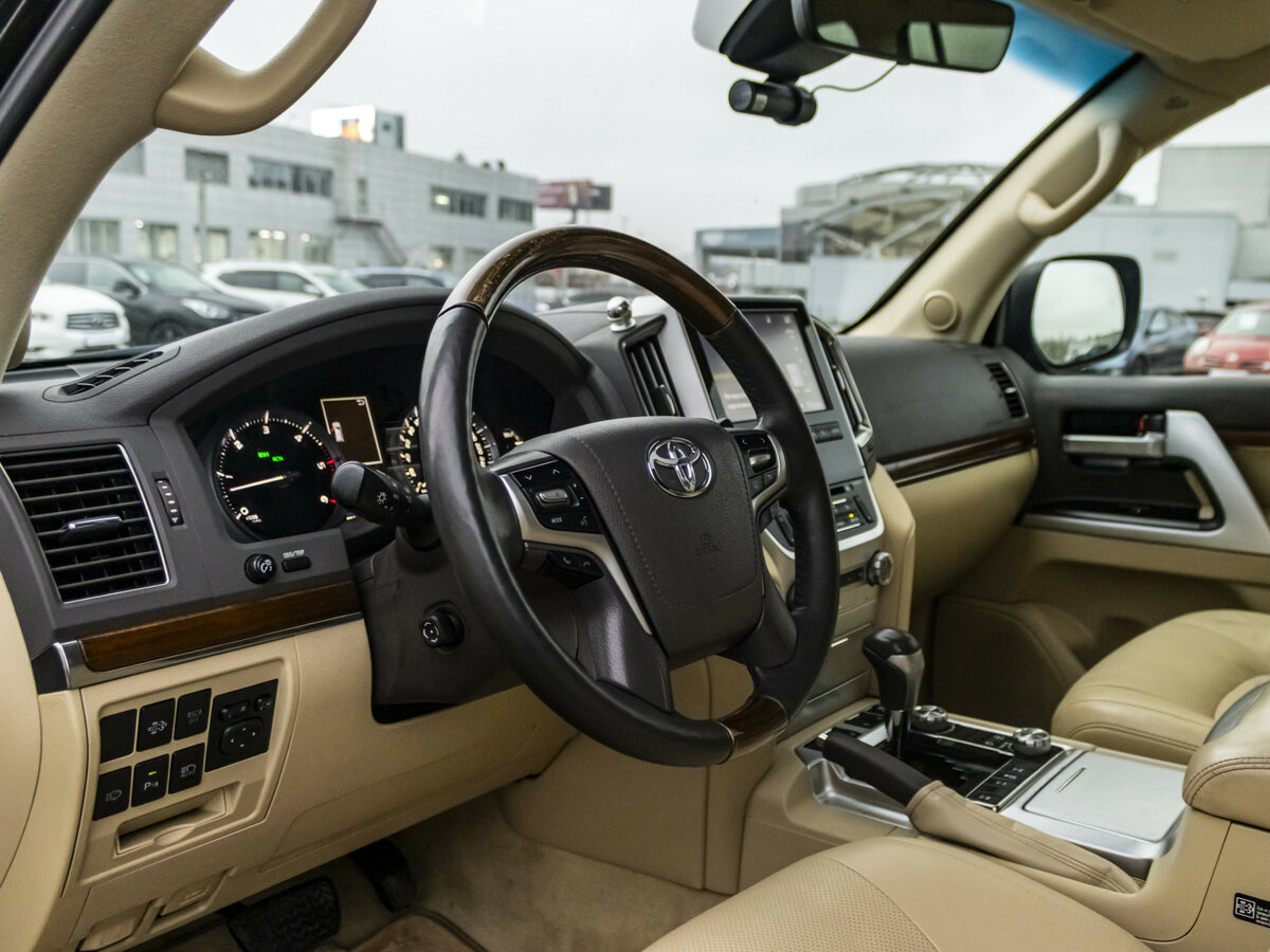 Toyota Land Cruiser с пробегом — 2016 год. Фото: #10