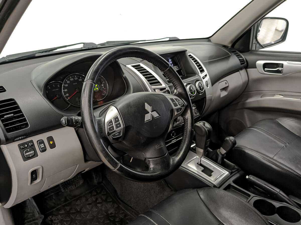 Mitsubishi Pajero Sport с пробегом — 2012 год. Фото: #10