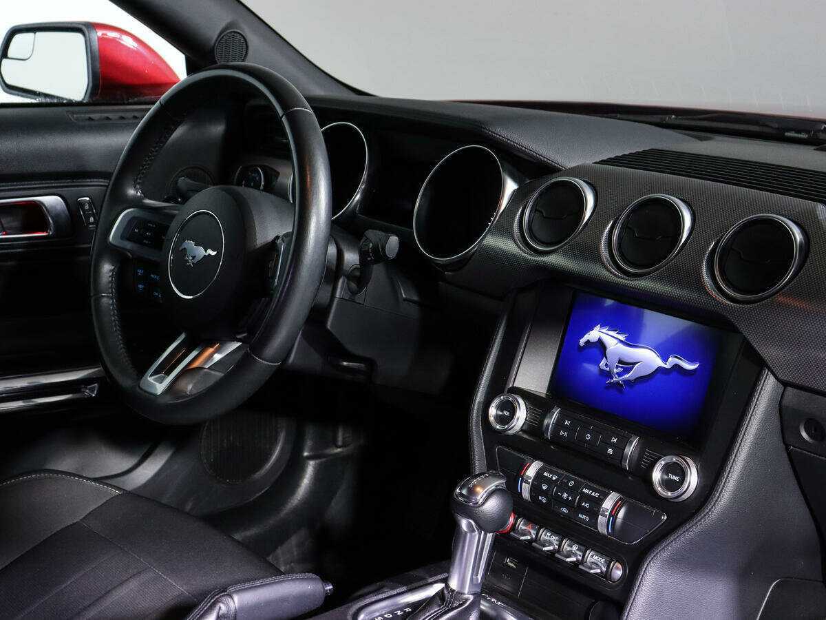 Ford Mustang с пробегом — 2020 год. Фото: #11