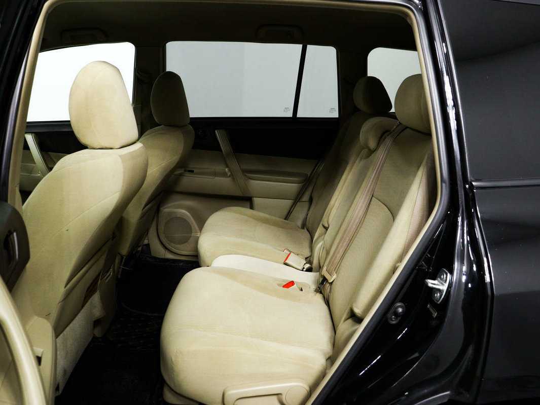 Toyota Highlander с пробегом — 2010 год. Фото: #11
