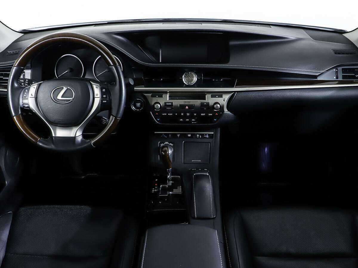 Lexus ES с пробегом — 2013 год. Фото: #10