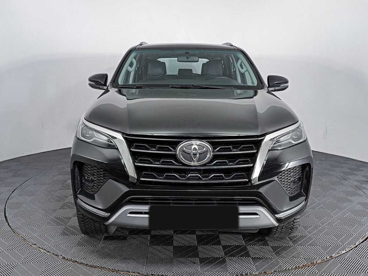 Toyota Fortuner с пробегом — 2020 год. Фото: #1