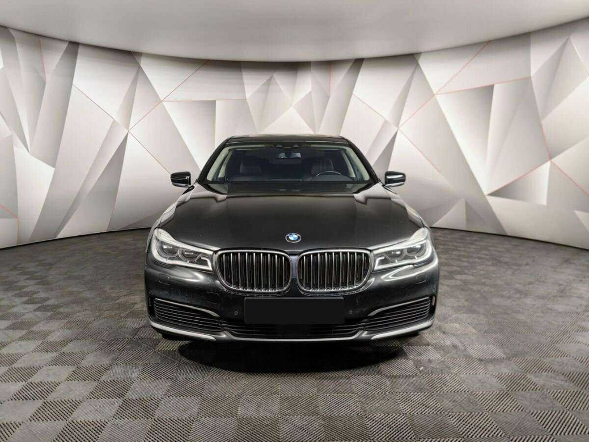 BMW 7 серии с пробегом — 2017 год. Фото: #6