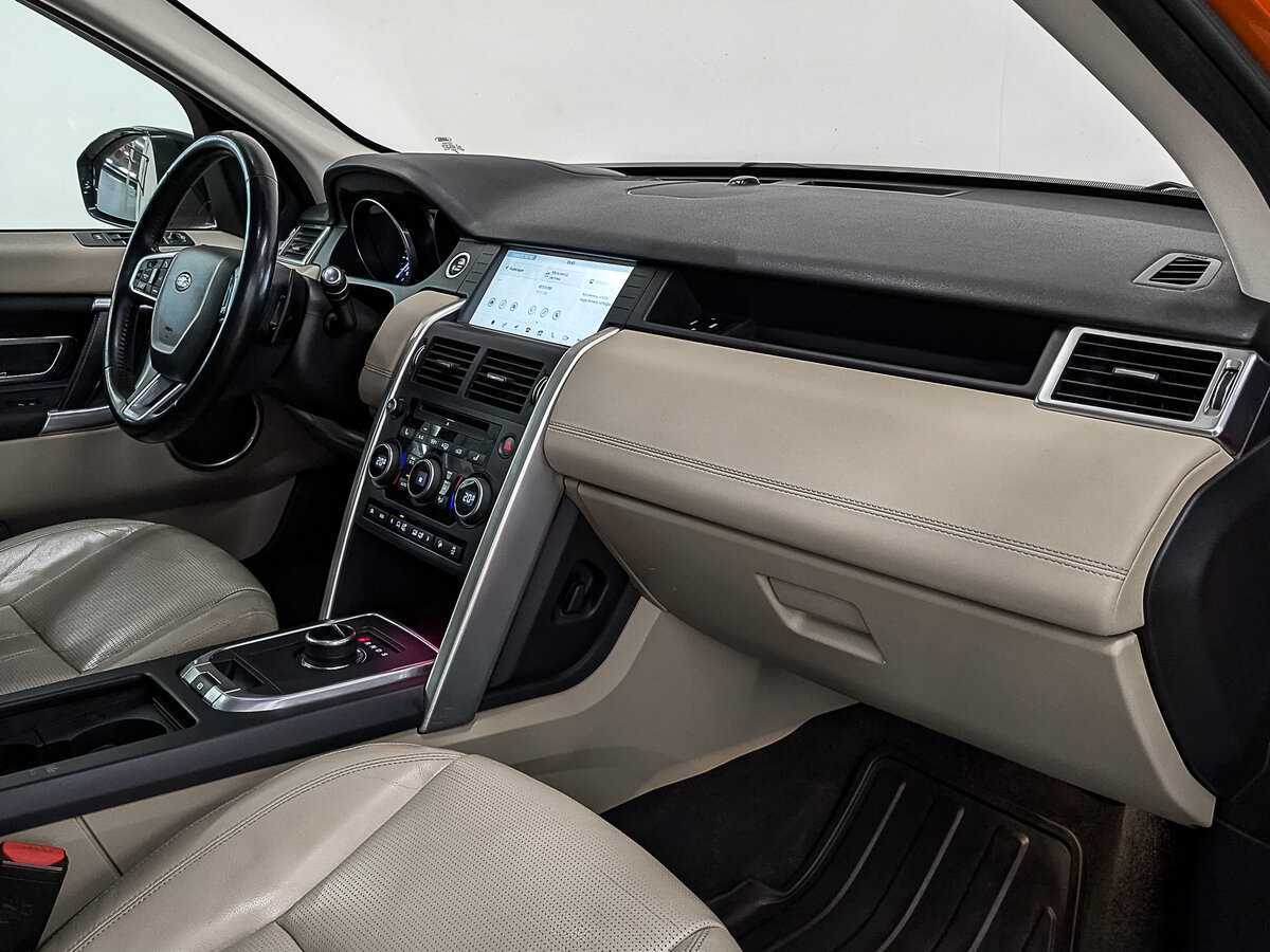Land Rover Discovery Sport с пробегом — 2017 год. Фото: #12