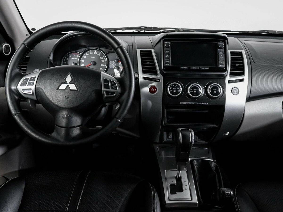 Mitsubishi Pajero Sport с пробегом — 2013 год. Фото: #11