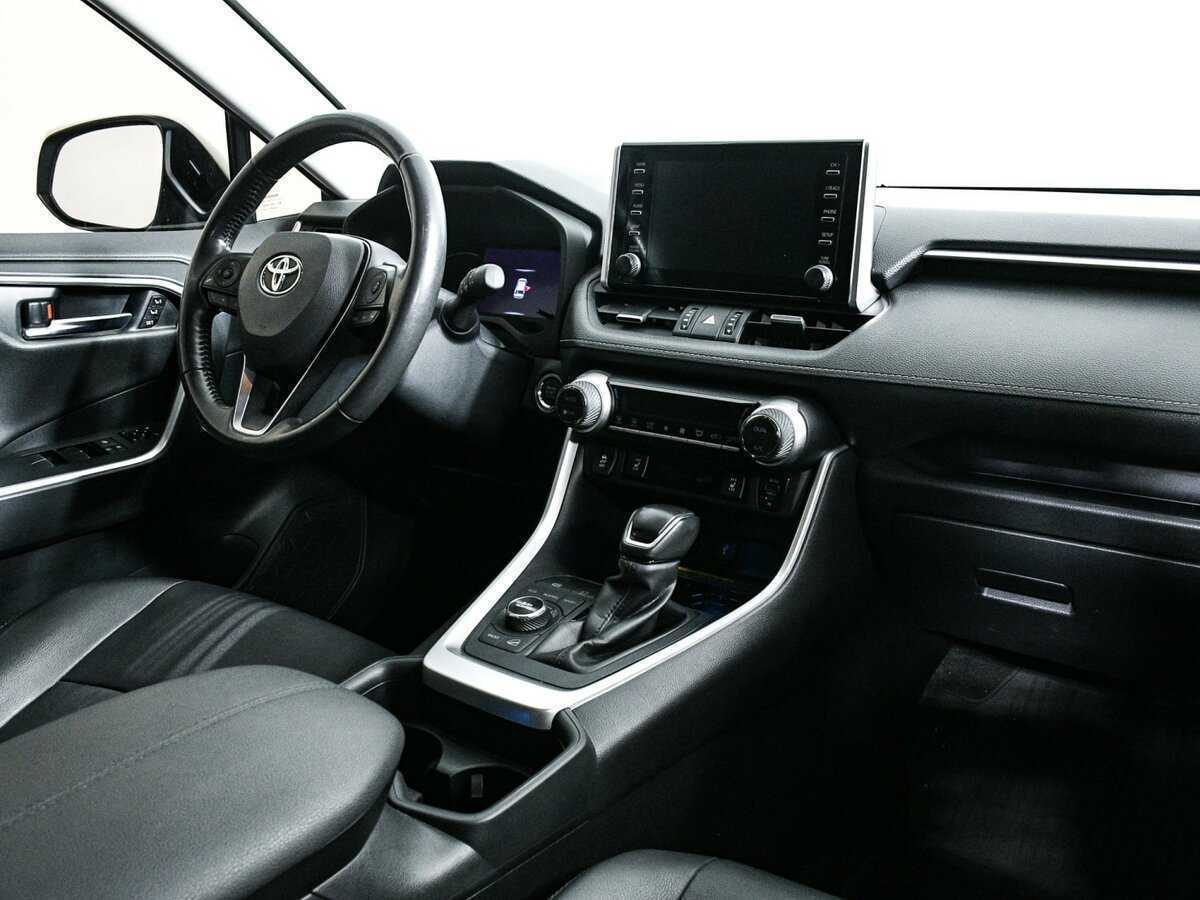 Toyota RAV4 с пробегом — 2022 год. Фото: #6