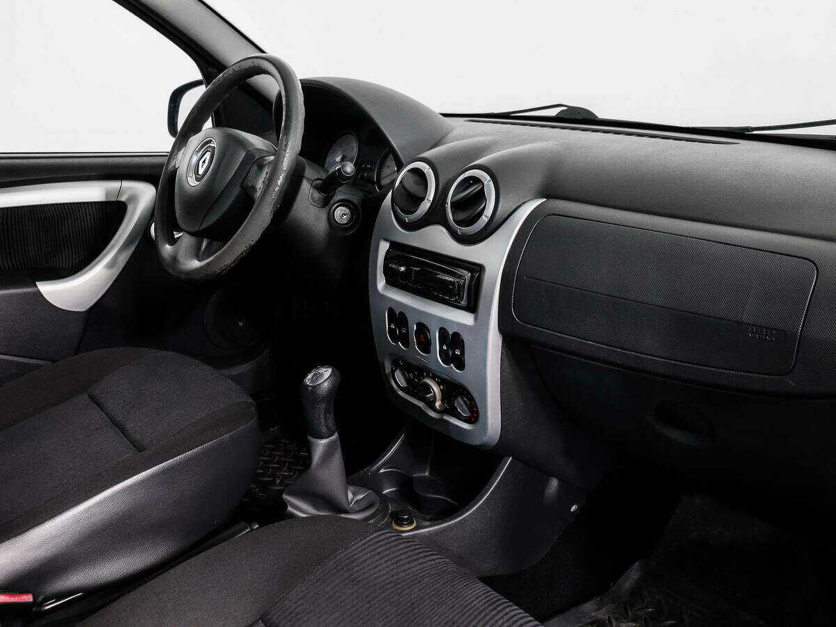Renault Sandero с пробегом — 2010 год. Фото: #10