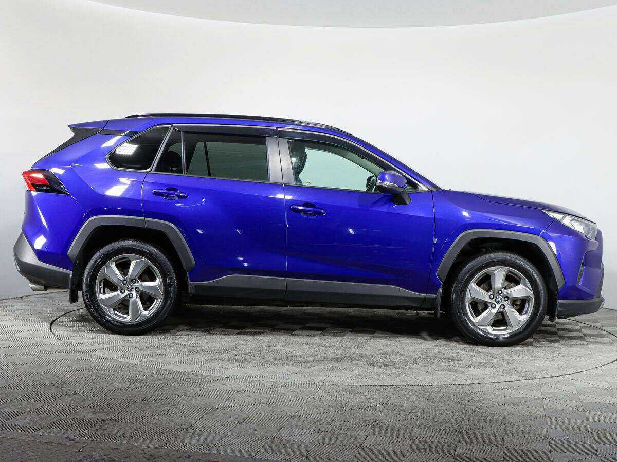 Toyota RAV4 с пробегом — 2021 год. Фото: #3