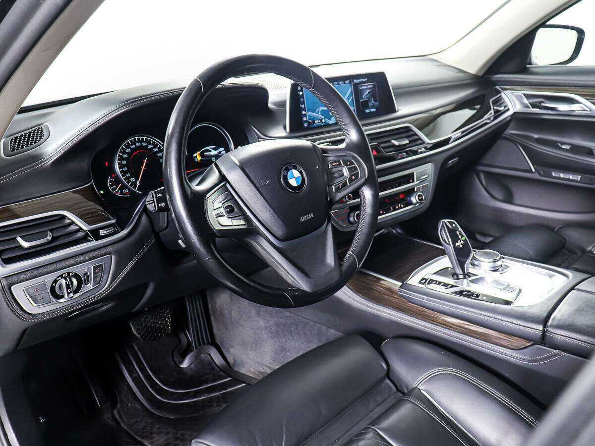 BMW 7 серии с пробегом — 2016 год. Фото: #12