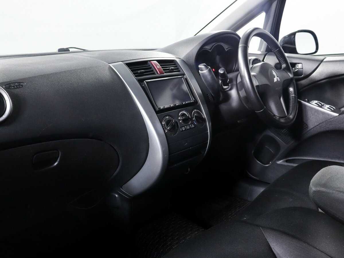 Mitsubishi Colt с пробегом — 2010 год. Фото: #8