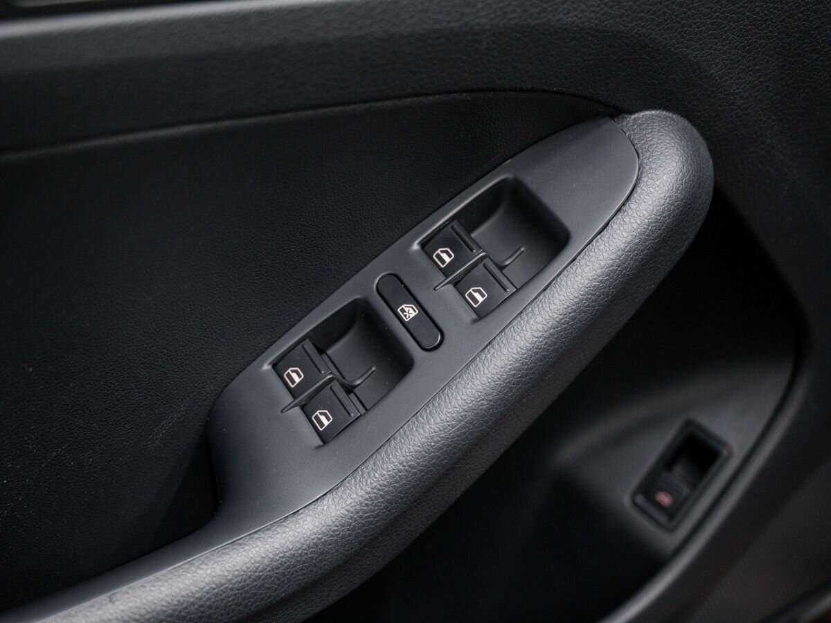 Volkswagen Jetta с пробегом — 2011 год. Фото: #11
