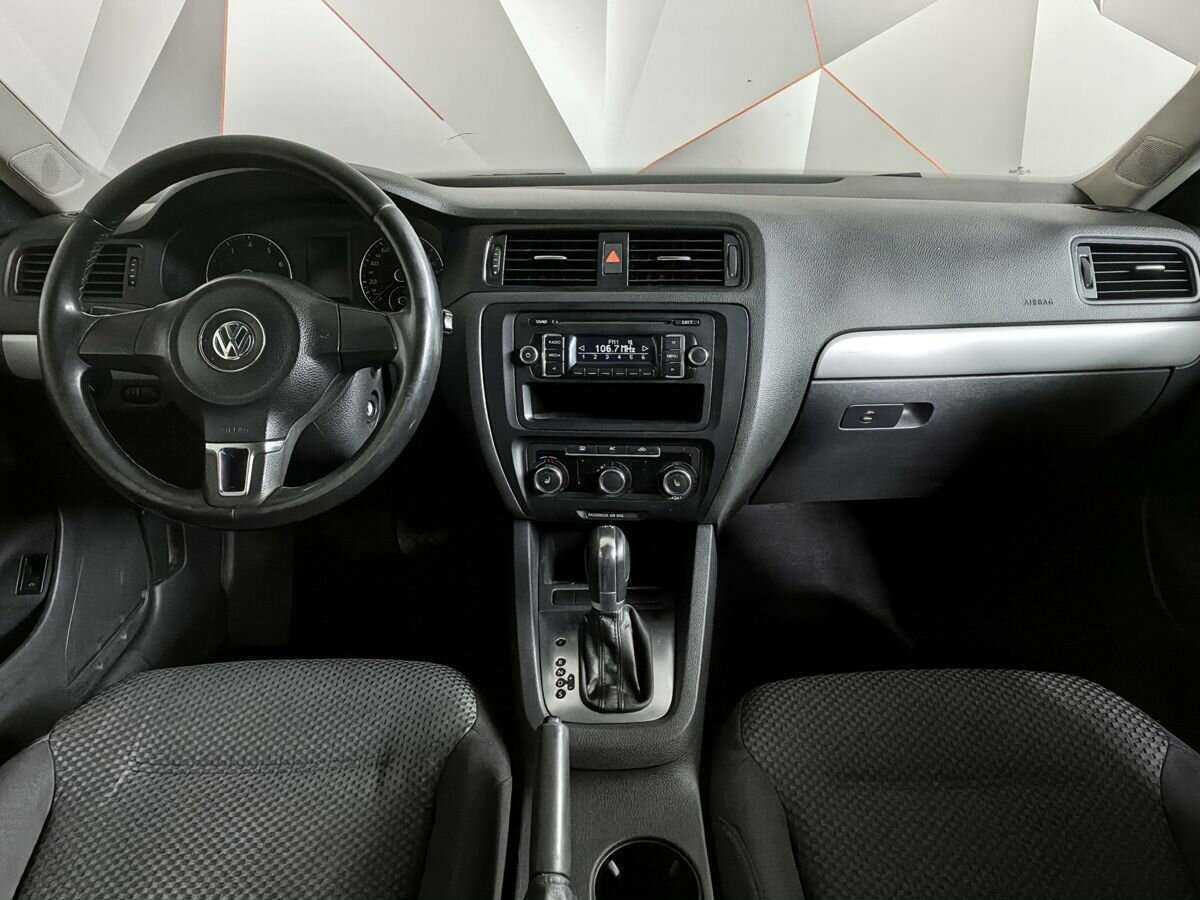 Volkswagen Jetta с пробегом — 2011 год. Фото: #9