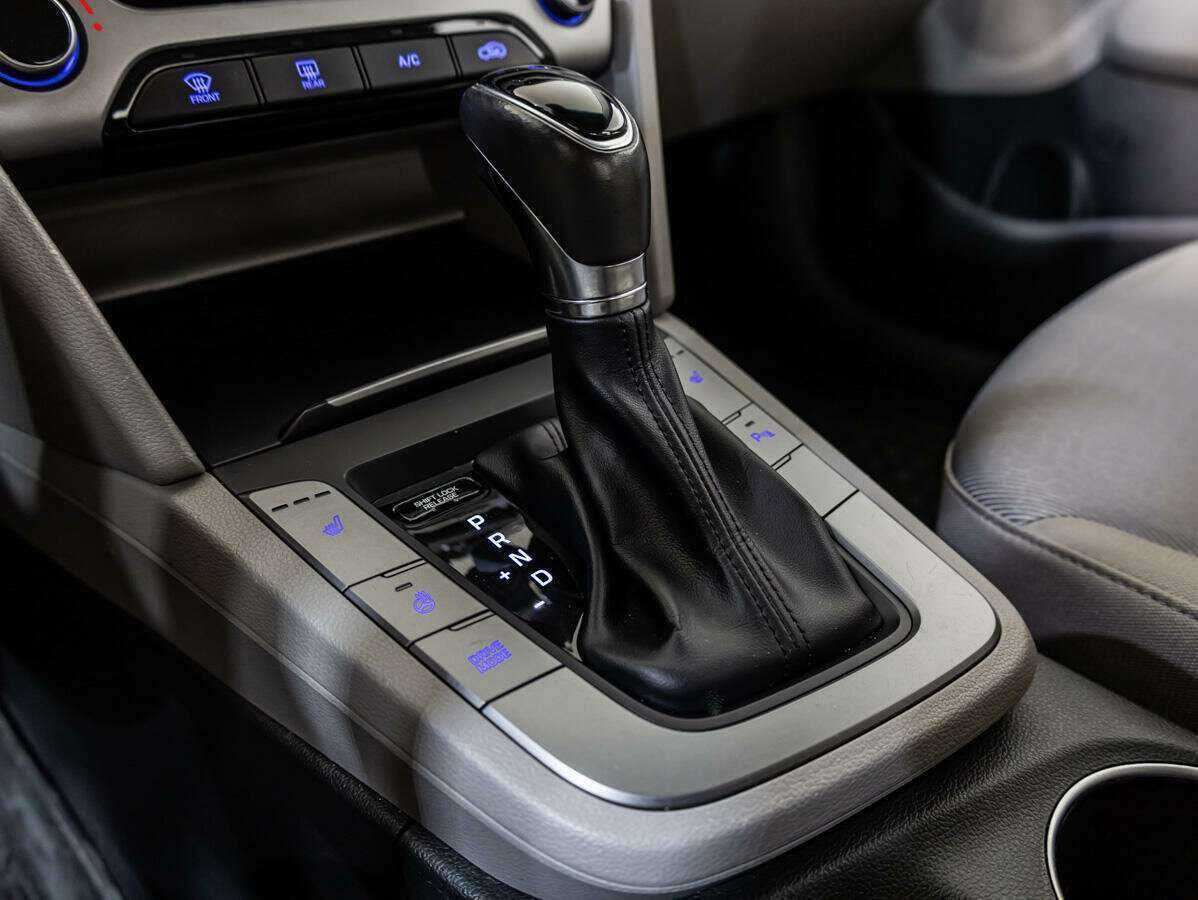 Hyundai Elantra с пробегом — 2018 год. Фото: #14