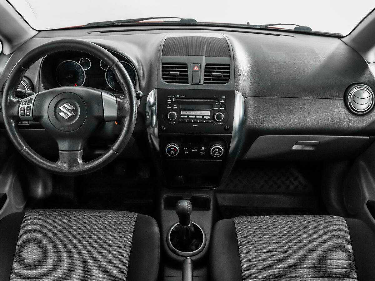 Suzuki SX4 с пробегом — 2010 год. Фото: #12