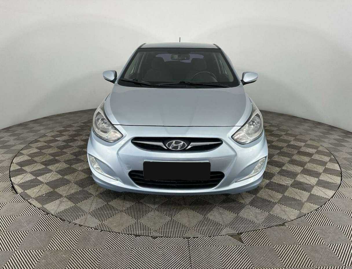 Hyundai Solaris с пробегом — 2011 год. Фото: #1