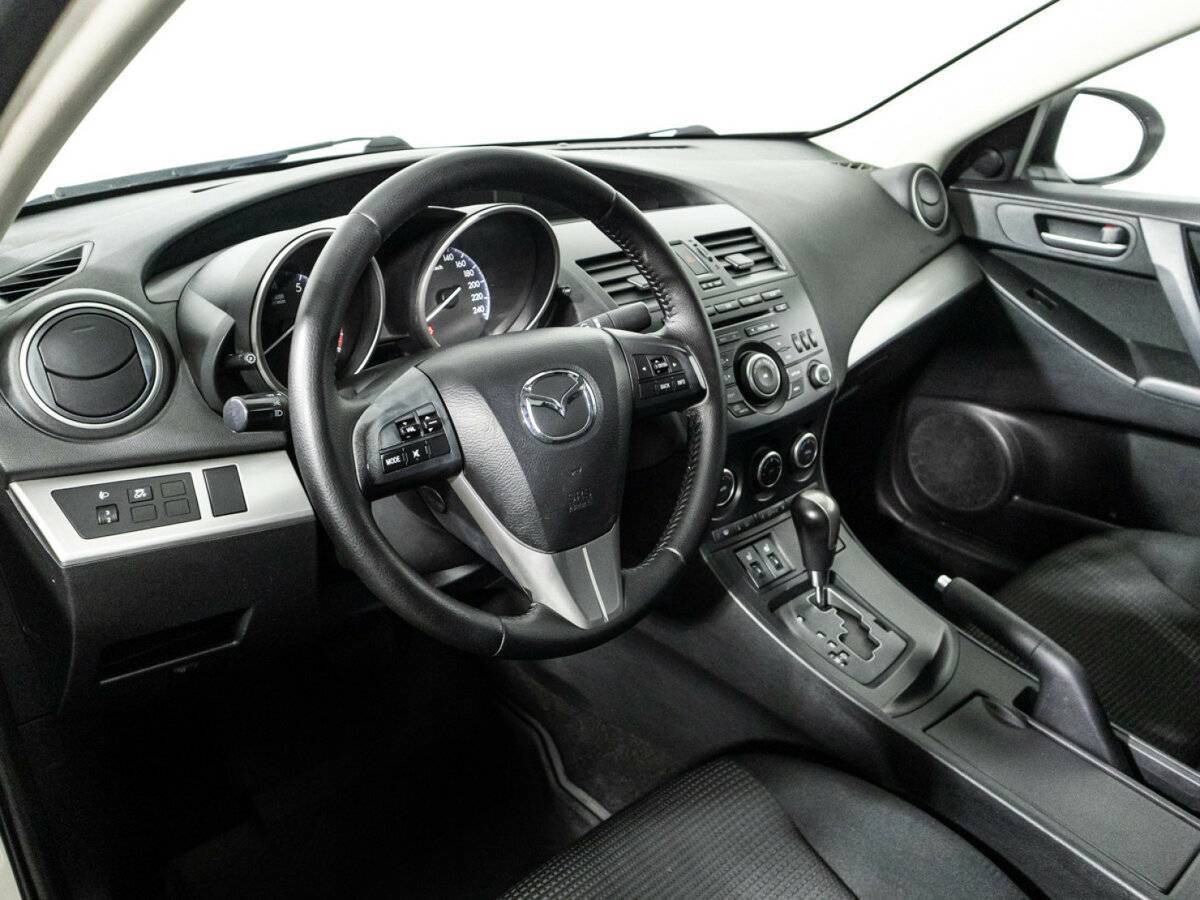 Mazda 3 с пробегом — 2011 год. Фото: #10