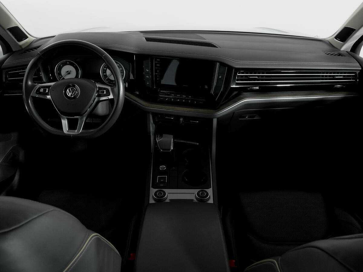 Volkswagen Touareg с пробегом — 2018 год. Фото: #11