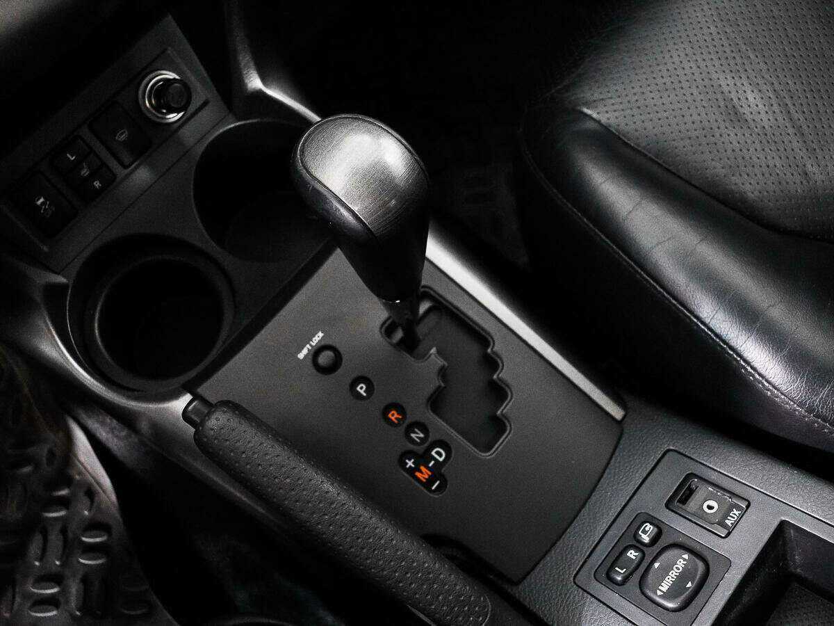 Toyota RAV4 с пробегом — 2010 год. Фото: #10
