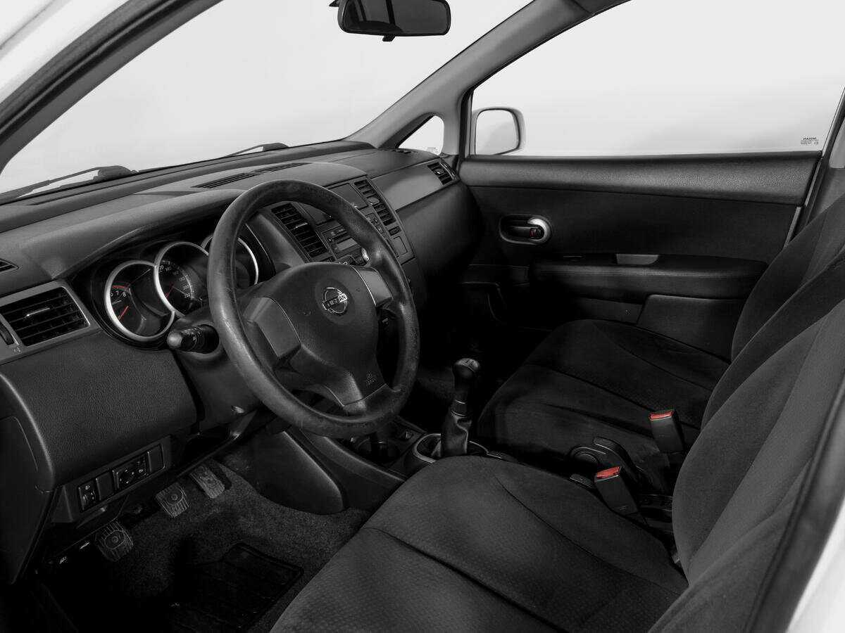 Nissan Tiida с пробегом — 2013 год. Фото: #13