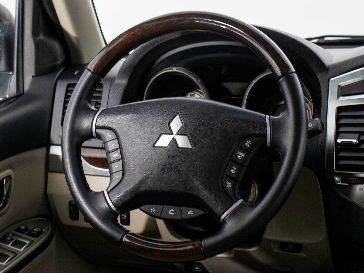 Mitsubishi Pajero с пробегом — 2020 год. Фото: #18