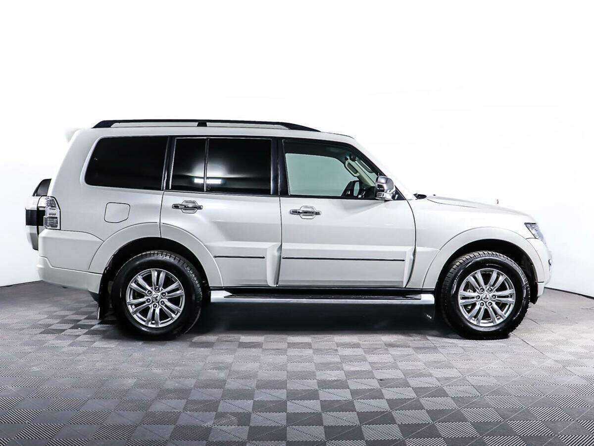 Mitsubishi Pajero с пробегом — 2019 год. Фото: #3