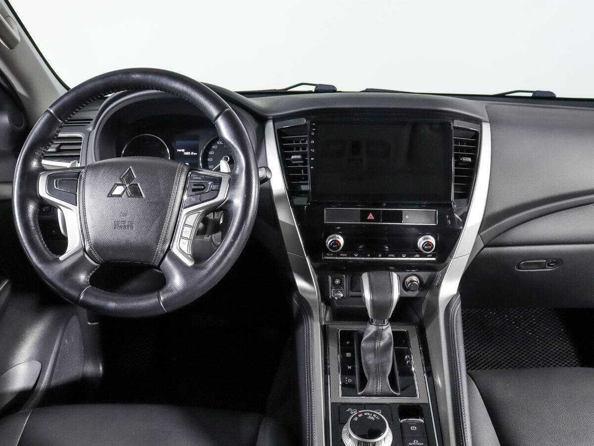 Mitsubishi Pajero Sport с пробегом — 2020 год. Фото: #9