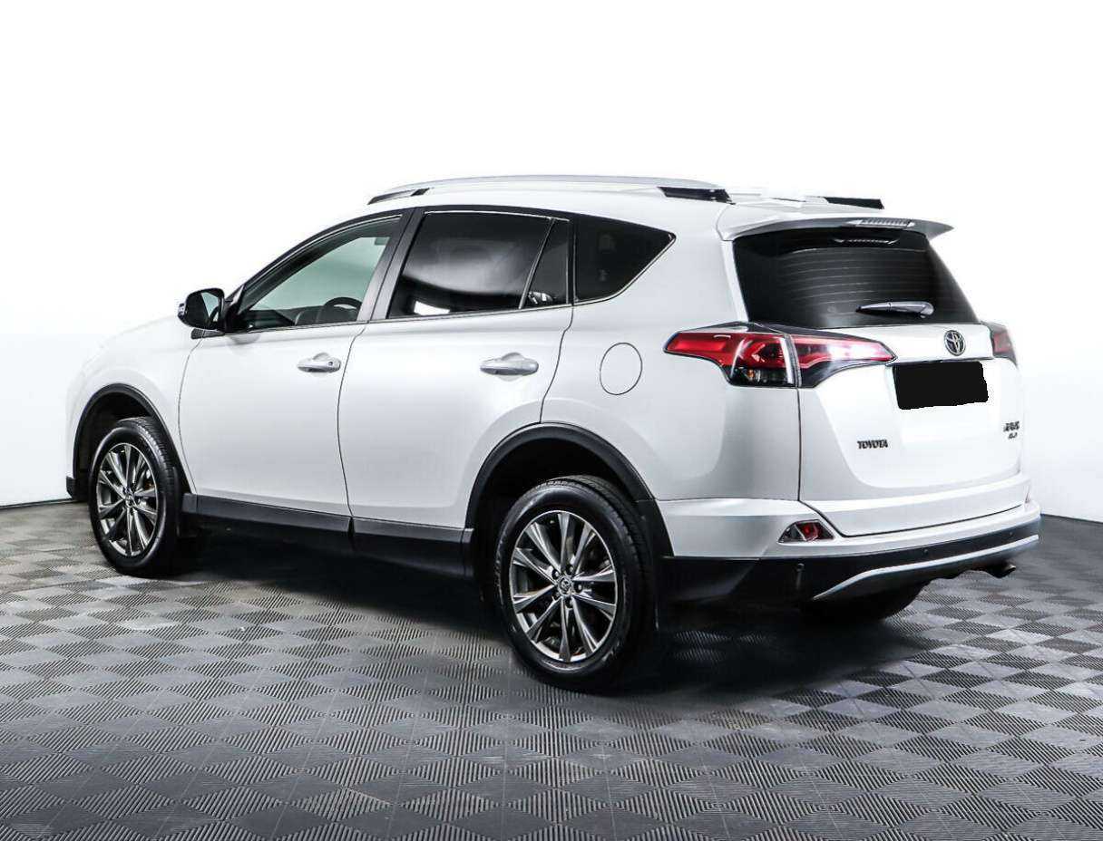 Toyota RAV4 с пробегом — 2018 год. Фото: #6