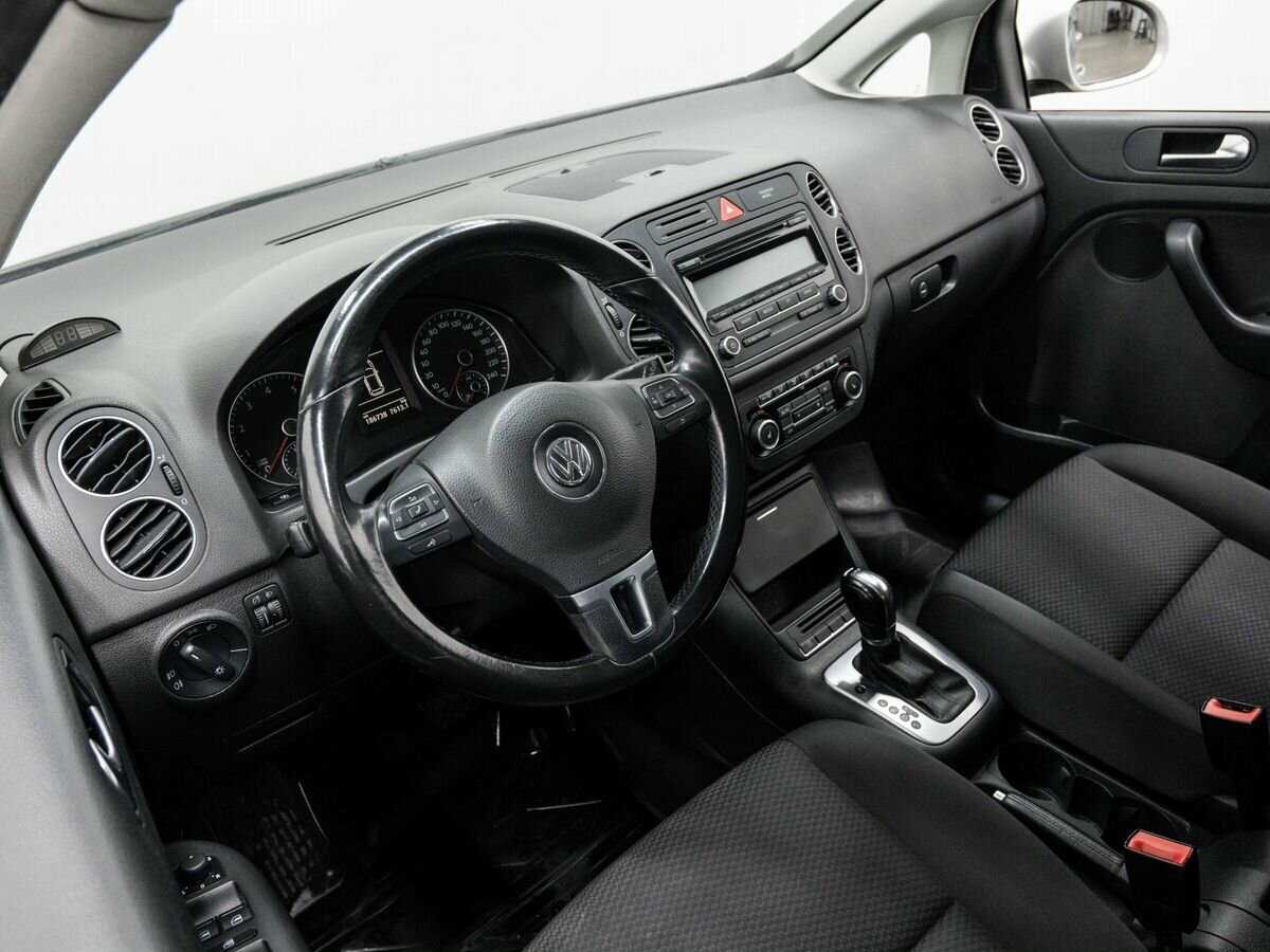 Volkswagen Golf Plus с пробегом — 2011 год. Фото: #12