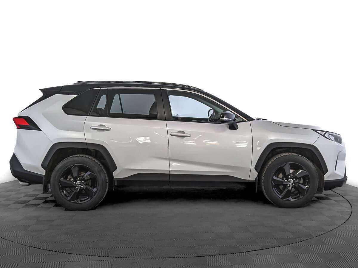 Toyota RAV4 с пробегом — 2021 год. Фото: #3