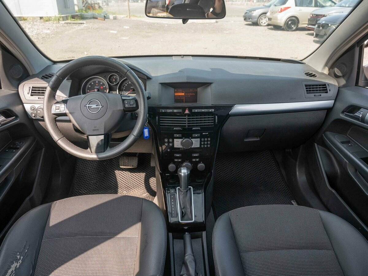 Opel Astra с пробегом — 2008 год. Фото: #13