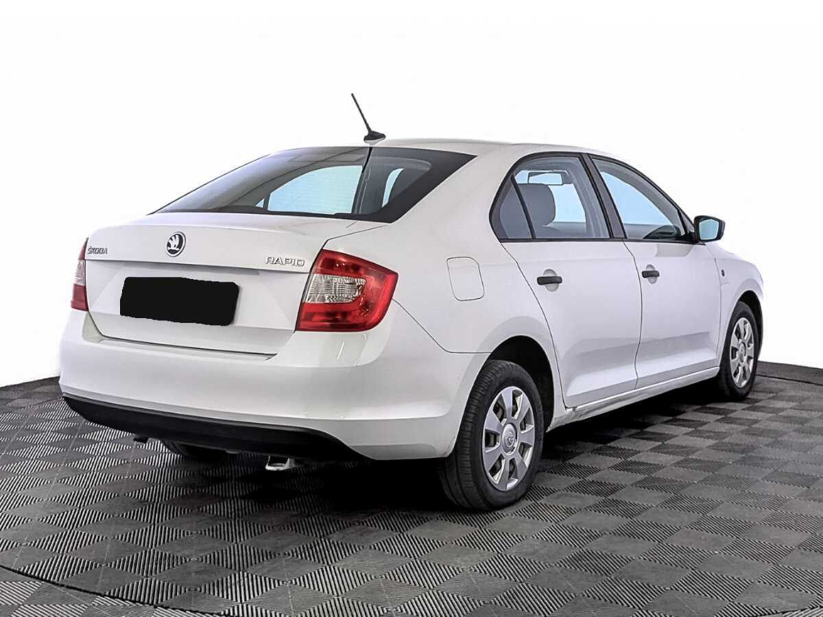 Skoda Rapid с пробегом — 2017 год. Фото: #4