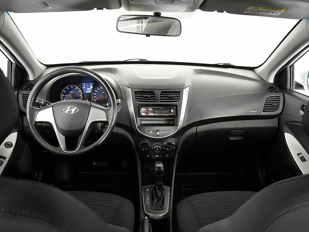 Hyundai Solaris с пробегом — 2014 год. Фото: #9