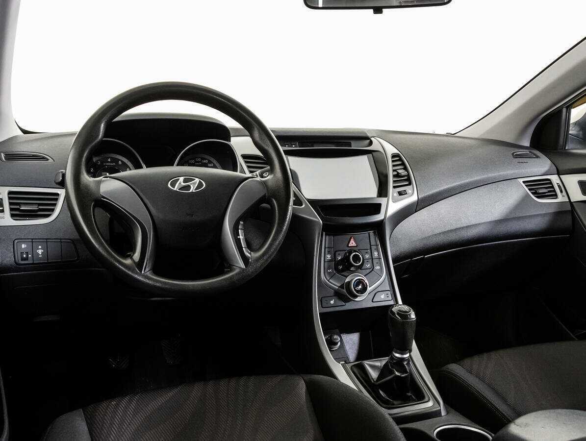 Hyundai Elantra с пробегом — 2015 год. Фото: #10