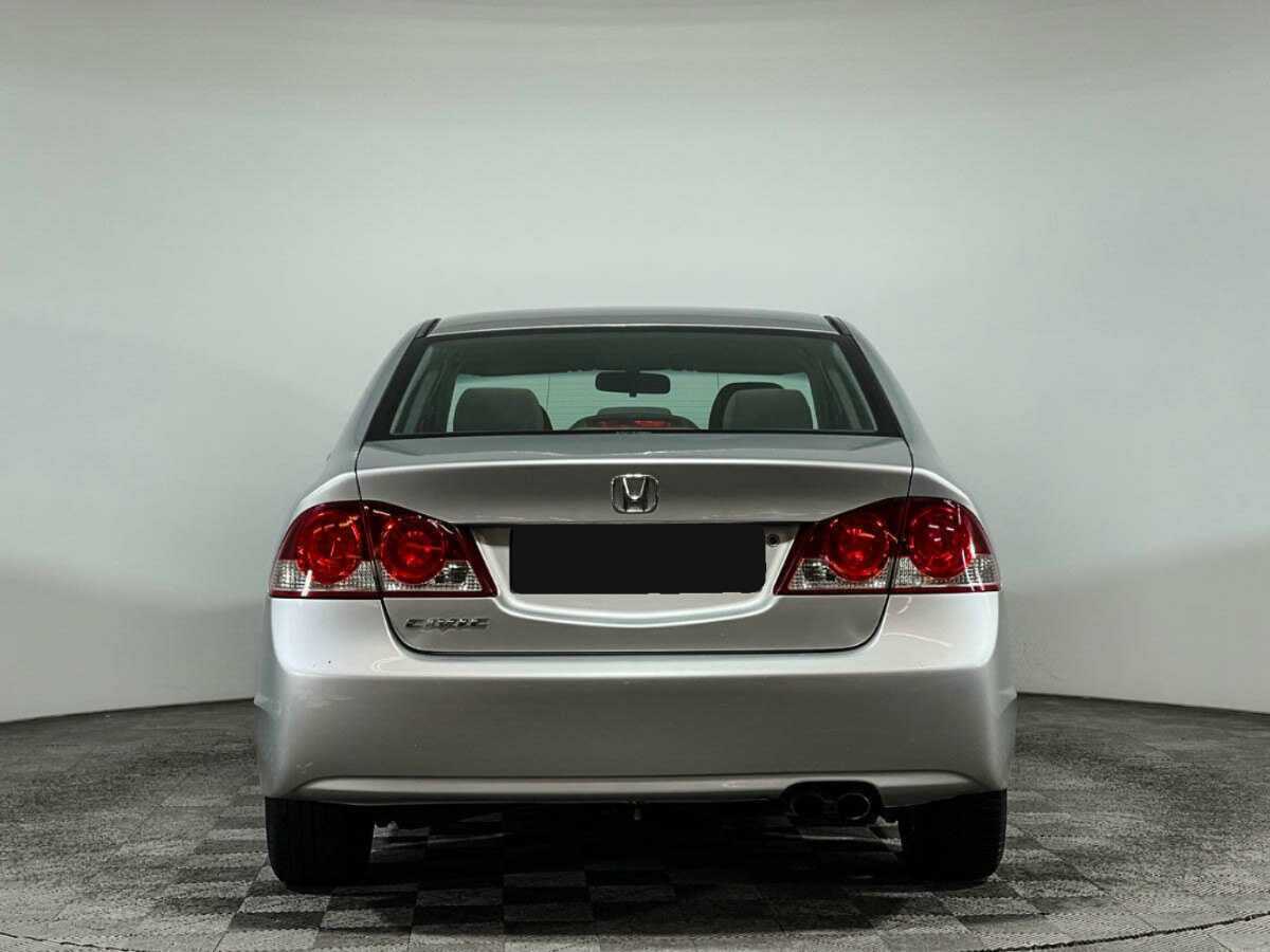 Honda Civic с пробегом — 2006 год. Фото: #5