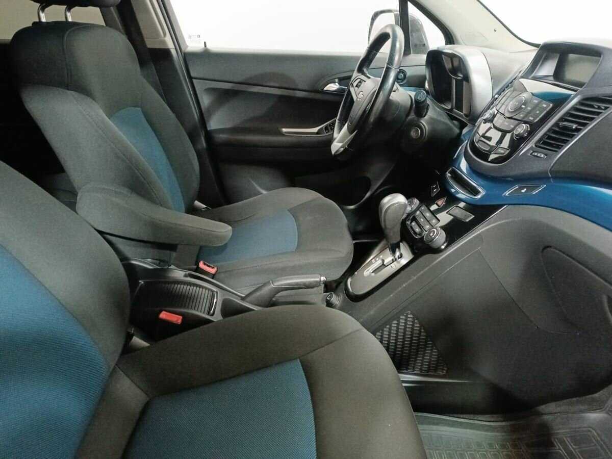 Chevrolet Orlando с пробегом — 2012 год. Фото: #10
