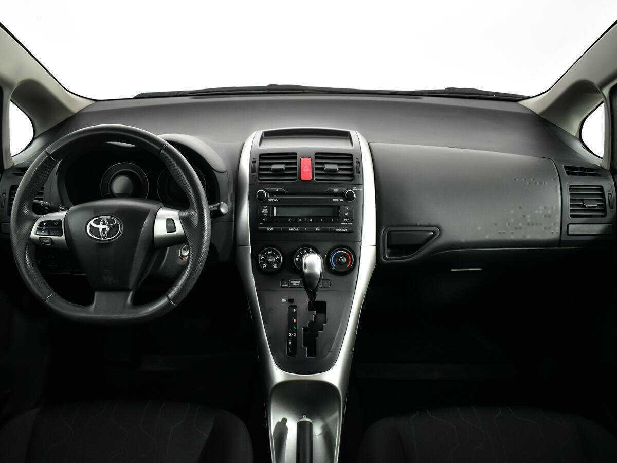 Toyota Auris с пробегом — 2010 год. Фото: #11