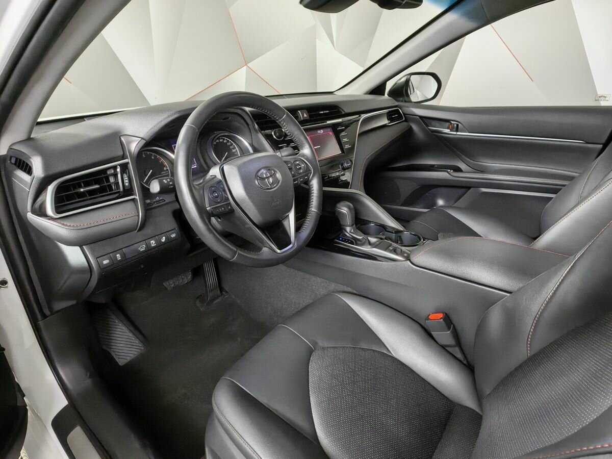 Toyota Camry с пробегом — 2020 год. Фото: #13