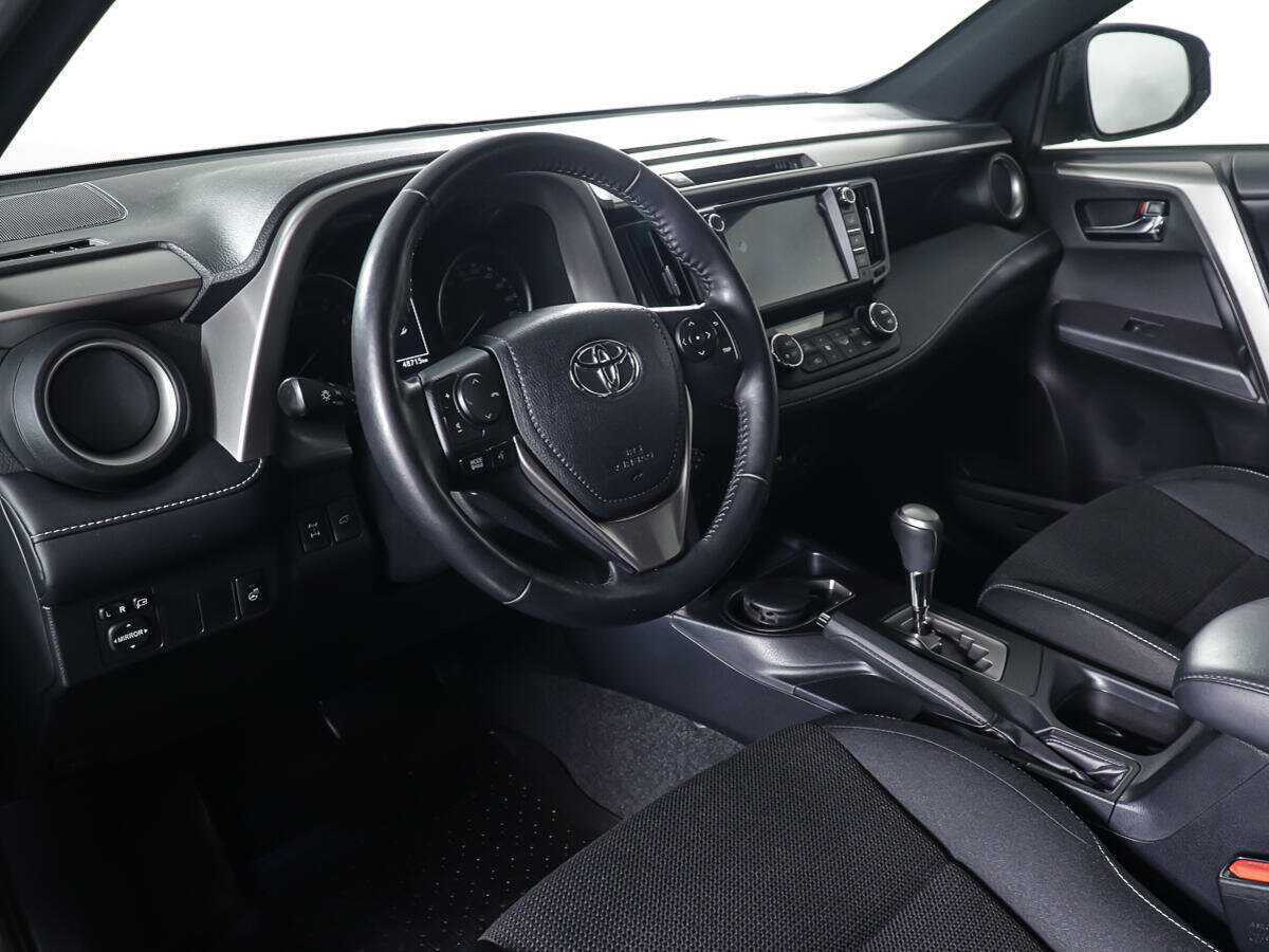 Toyota RAV4 с пробегом — 2018 год. Фото: #11