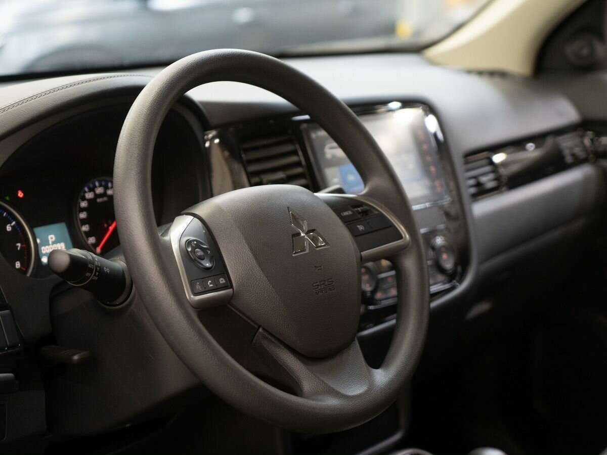 Mitsubishi Outlander с пробегом — 2022 год. Фото: #4