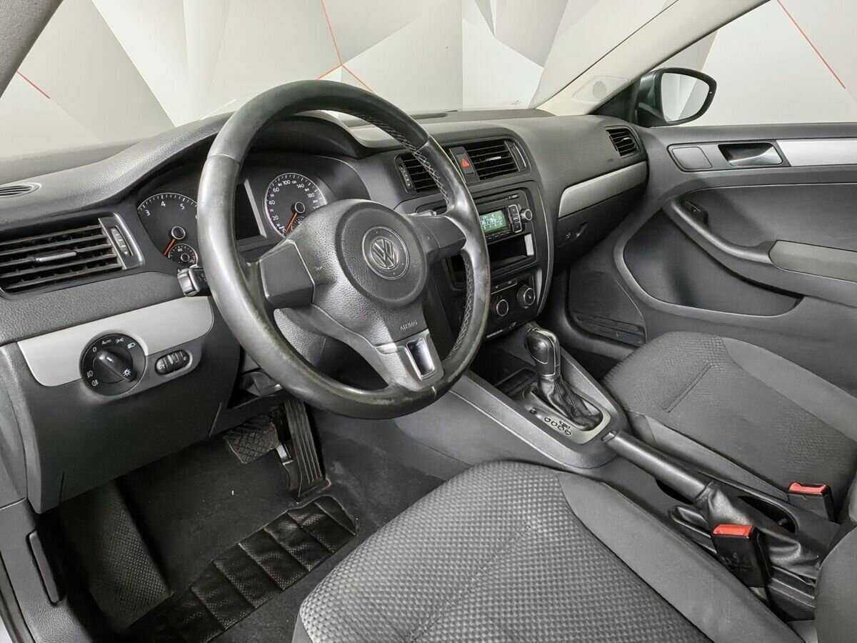 Volkswagen Jetta с пробегом — 2011 год. Фото: #14
