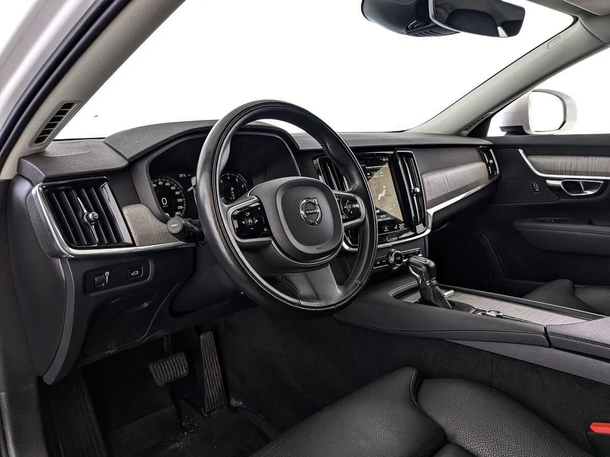 Volvo V90 Cross Country с пробегом — 2021 год. Фото: #10