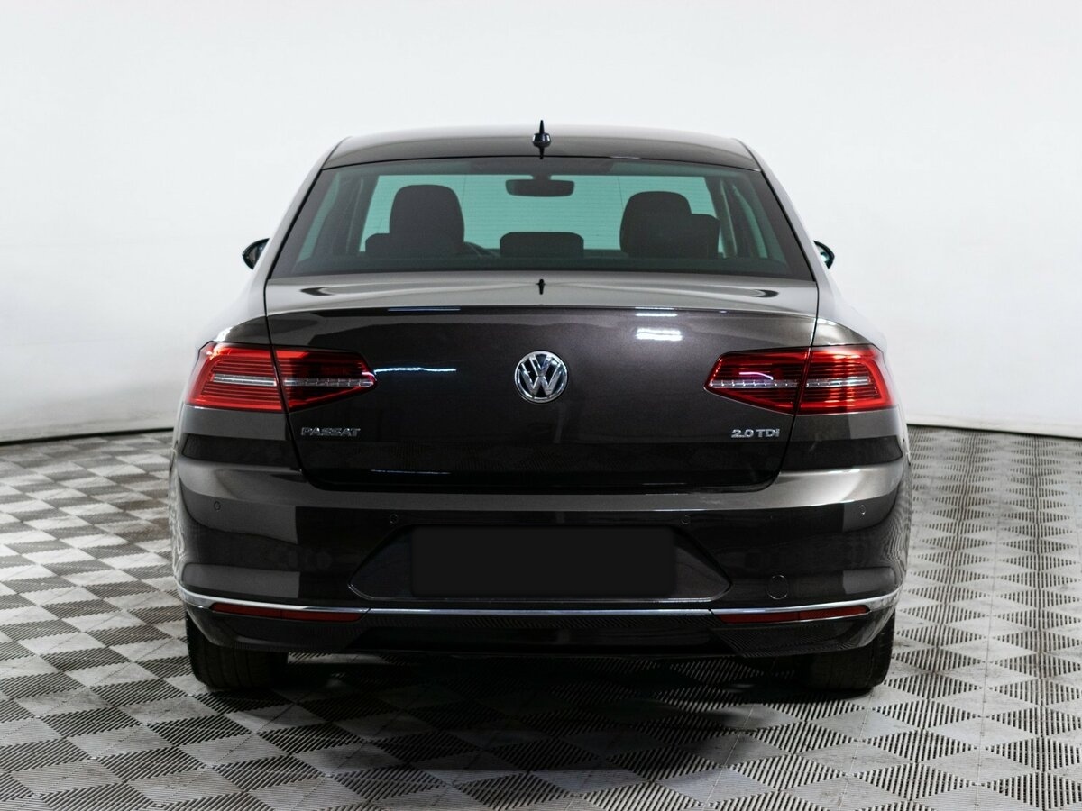Volkswagen Passat с пробегом — 2017 год. Фото: #4