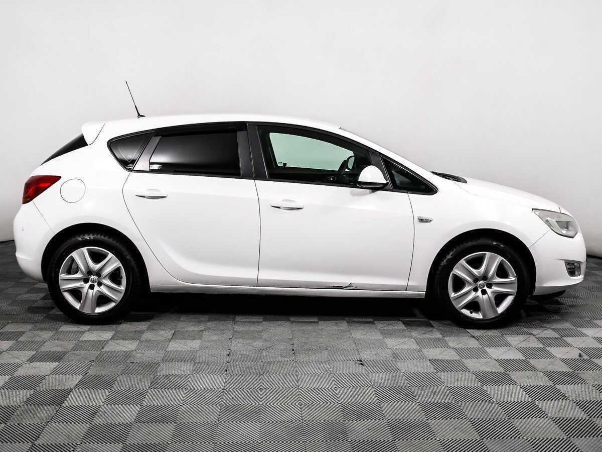 Opel Astra с пробегом — 2011 год. Фото: #3