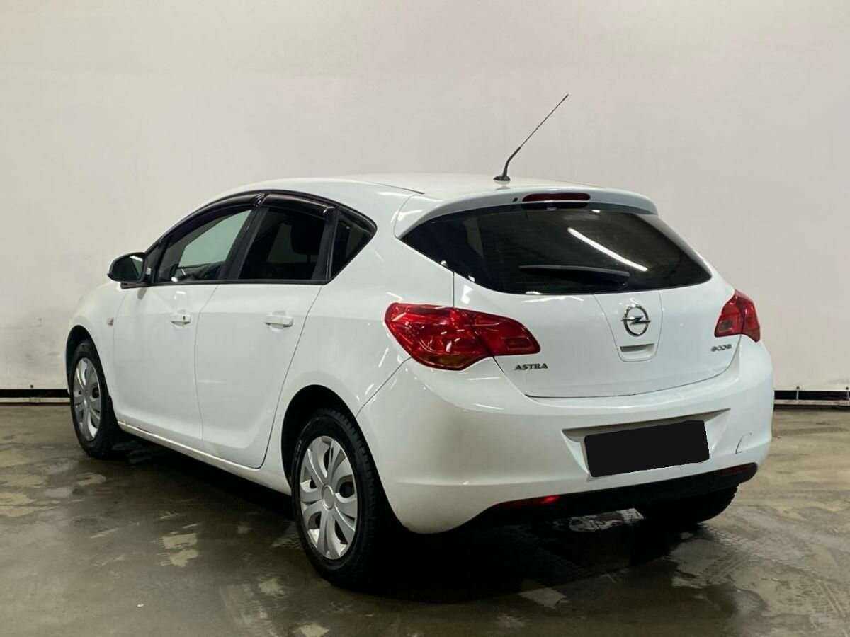 Opel Astra с пробегом — 2010 год. Фото: #6