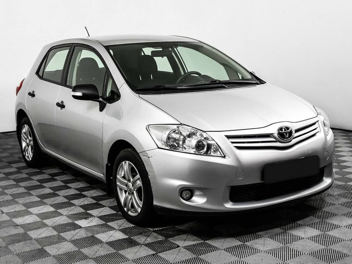Toyota Auris с пробегом — 2011 год. Фото: #2