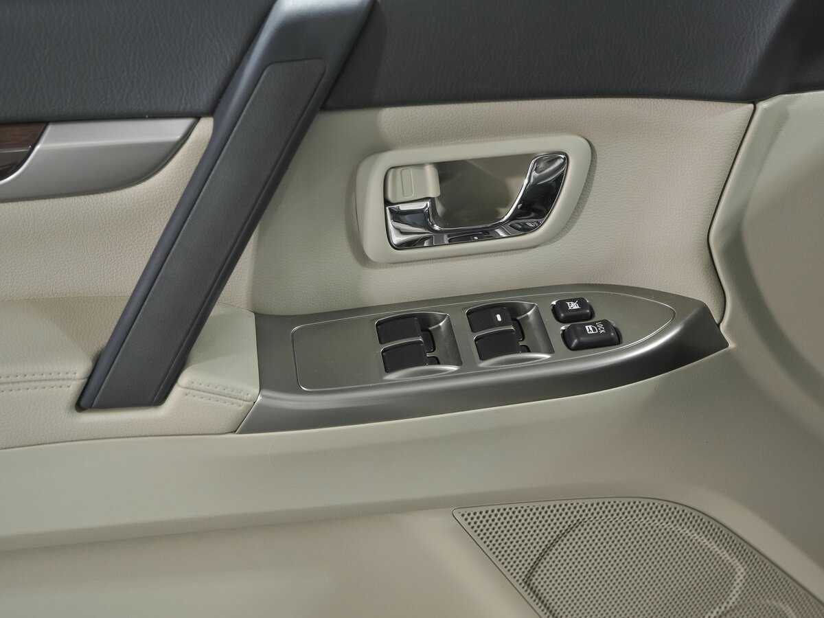 Mitsubishi Pajero с пробегом — 2019 год. Фото: #14