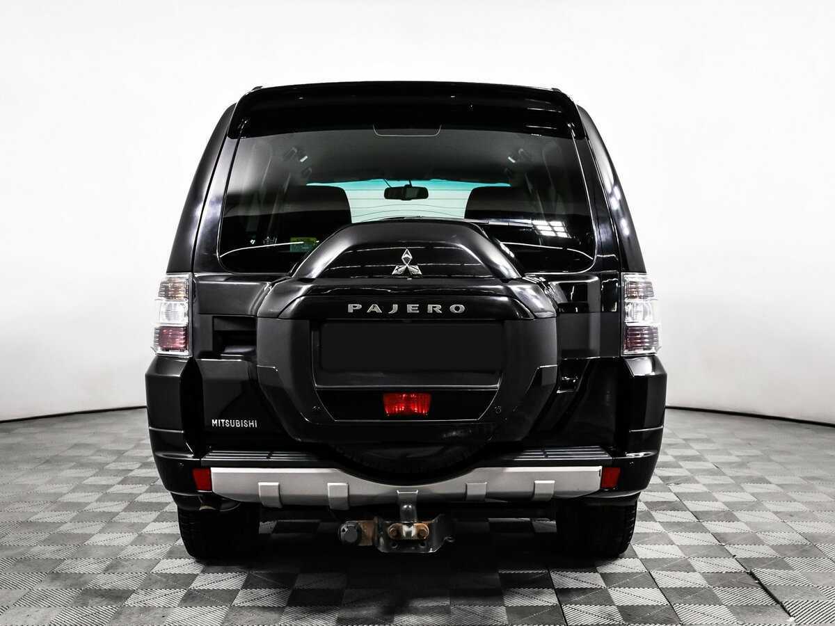 Mitsubishi Pajero с пробегом — 2015 год. Фото: #5