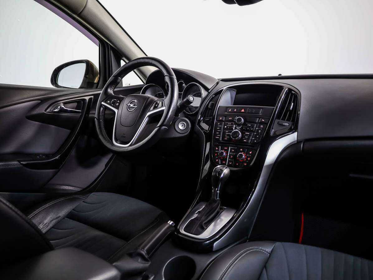 Opel Astra с пробегом — 2015 год. Фото: #7